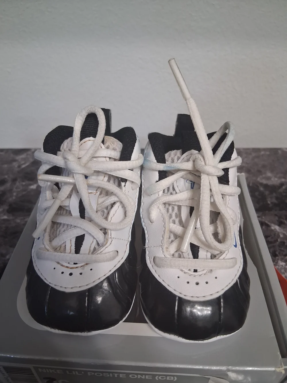 Nike Kids Lil' Posite One Black and White Baby Sneakers Size 2C(wore Once)